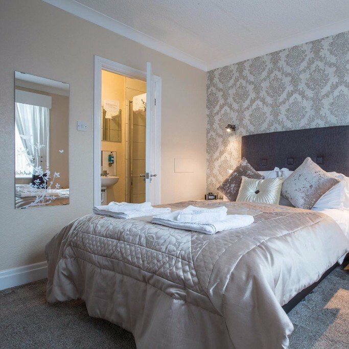 Rose-dene 3*